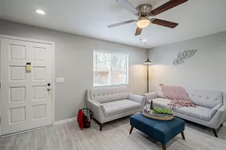 Photo #2: 6131345 Listing 