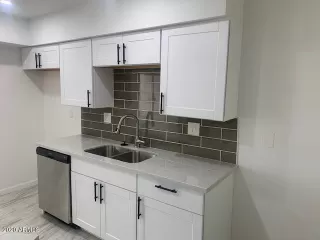 Photo #5: 6131419 Listing