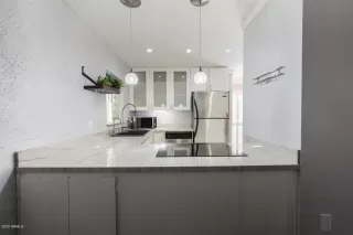 Photo #5: 6132996 Listing