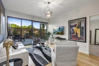 Photo #4: 6133400 Listing