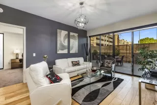 Photo #5: 6133400 Listing