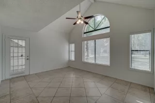 Photo #2: 6133412 Listing 