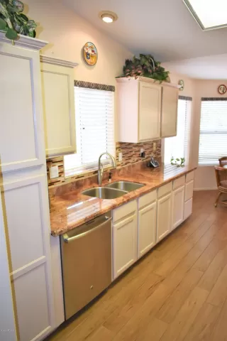 Photo #5: 6133431 Listing