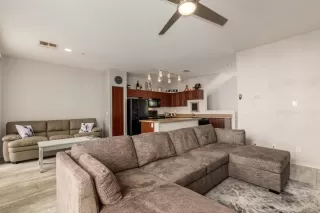 Photo #4: 6133825 Listing