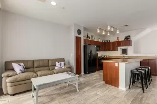 Photo #6: 6133825 Listing