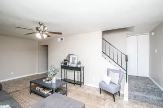 Photo #5: 6133919 Listing