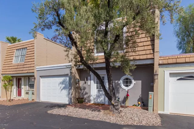 MLS: 6133982 Condo For Sale