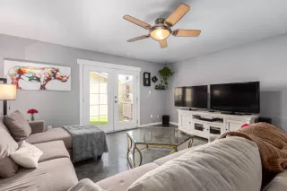 Photo #6: 6133982 Listing