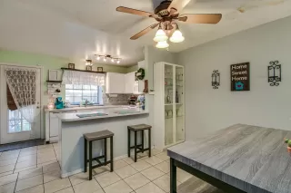 Photo #5: 6134296 Listing