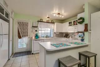 Photo #6: 6134296 Listing