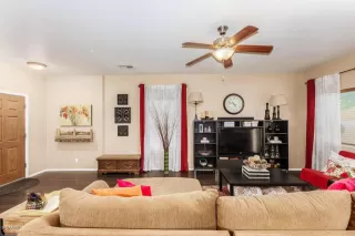 Photo #2: 6134572 Listing