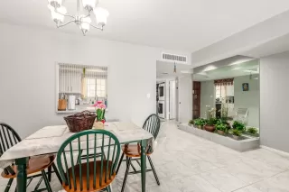 Photo #4: 6135072 Listing