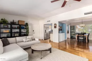 Photo #5: 6136268 Listing