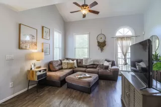 Photo #3: 6136426 Listing