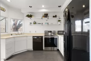 Photo #5: 6136878 Listing 