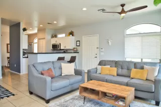 Photo #5: 6136884 Listing