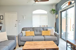 Photo #6: 6136884 Listing