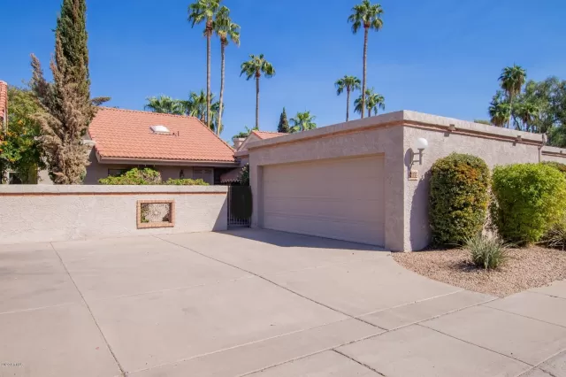 MLS: 6136910 Condo For Sale