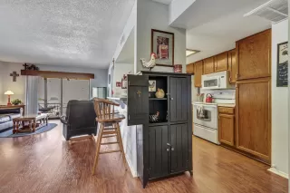 Photo #5: 6136957 Listing 