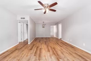 Photo #4: 6137497 Listing