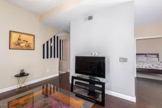 Photo #4: 6137888 Listing