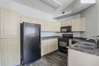 Photo #5: 6137978 Listing