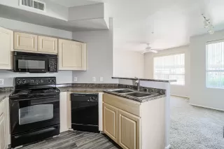 Photo #6: 6137978 Listing