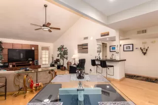 Photo #4: 6138589 Listing