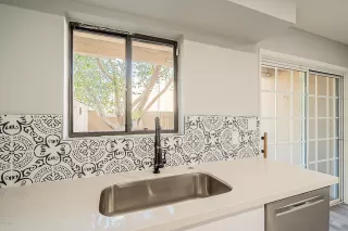 Photo #5: 6139403 Listing 