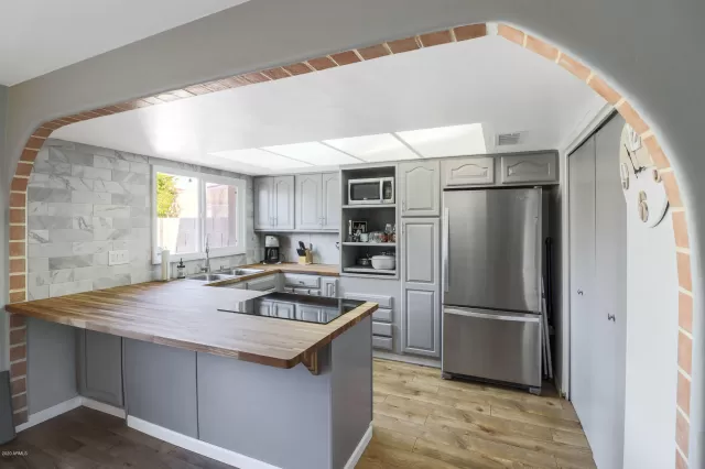 MLS: 6139866 Condo For Sale