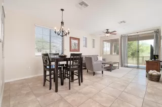 Photo #3: 6140000 Listing