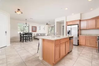 Photo #6: 6140000 Listing