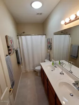 Photo #5: 6140016 Listing