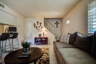 Photo #5: 6140031 Listing 