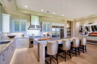 Photo #2: 6140126 Listing 