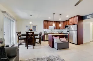 Photo #4: 6140164 Listing