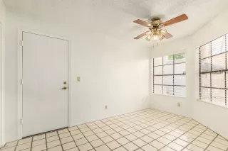 Photo #5: 6140172 Listing