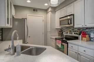 Photo #6: 6140251 Listing