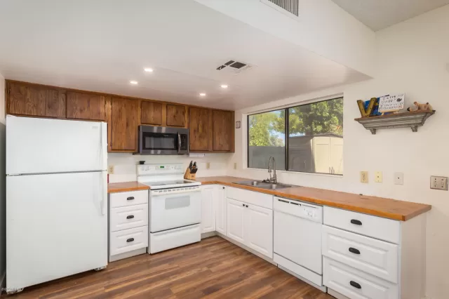 MLS: 6140531 Condo For Sale