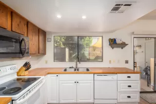 Photo #4: 6140531 Listing