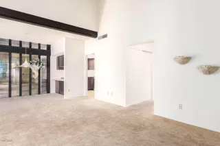 Photo #4: 6140834 Listing