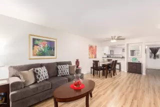 Photo #6: 6141173 Listing