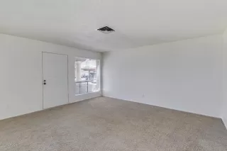 Photo #5: 6141265 Listing