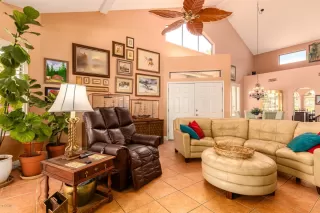 Photo #5: 6141531 Listing