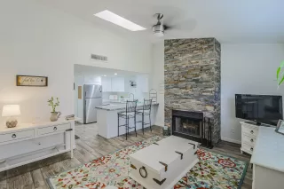 Photo #6: 6141904 Listing