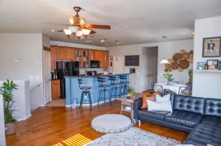 Photo #5: 6142152 Listing