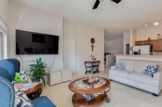 Photo #5: 6142200 Listing