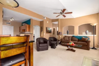 Photo #6: 6142798 Listing