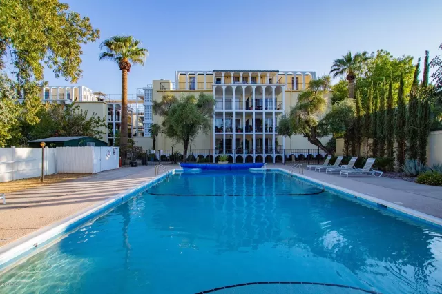 MLS: 6143069 Condo For Sale