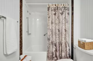 Photo #6: 6143304 Listing